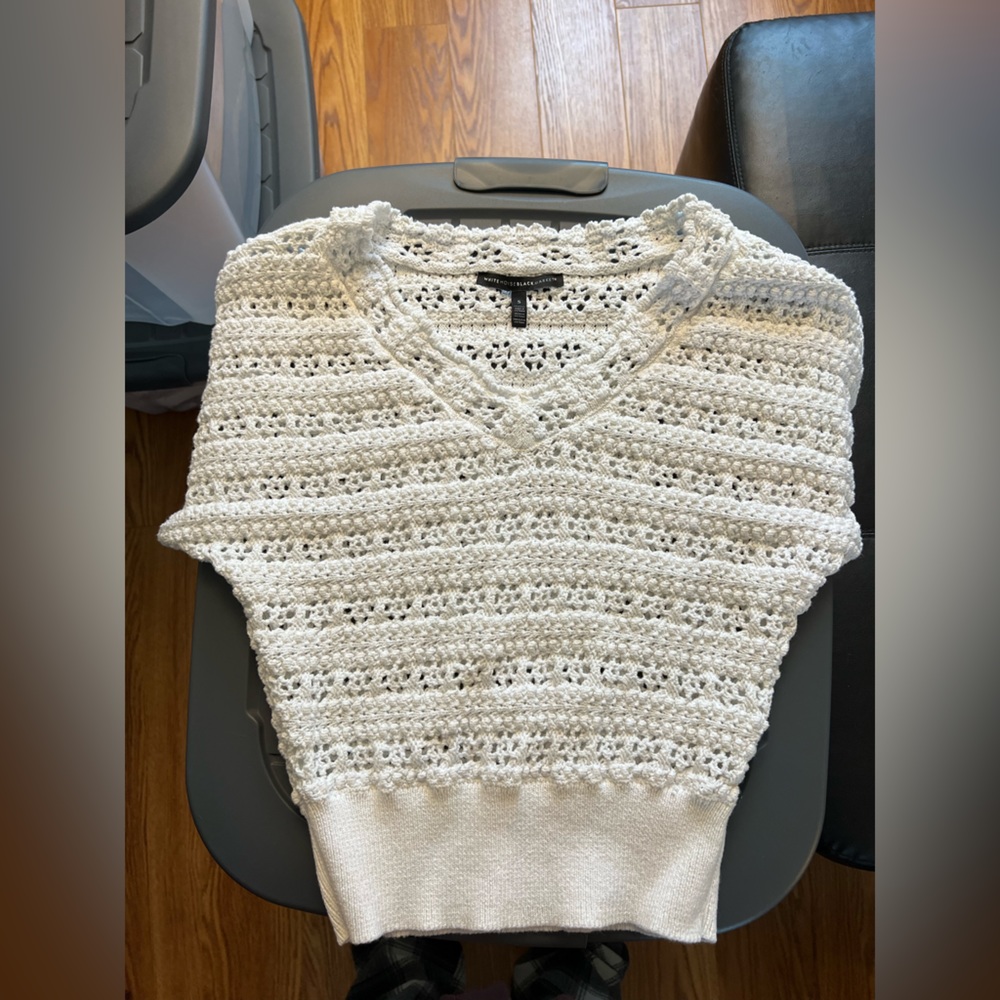 White House Black Market White Crochet Knit V-Neck Short Sleeve Top